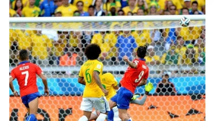 Pinilla pudo cambiar la historia del Mundial con su remate al travesaño