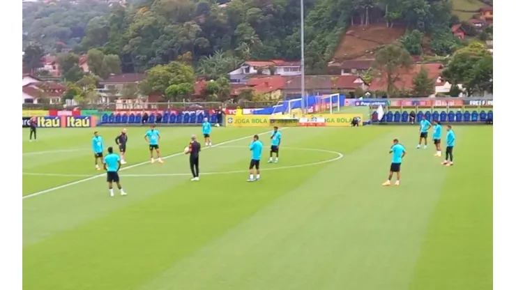 Brasil no tiene dudas en la formación. Alisson; Danilo, Marquinhos, Thiago Silva y Arana; Fred, Casemiro, Lucas Paqueta; Antony, Neymar y Vinicius Junior