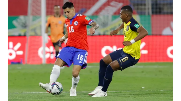 Claudio Baeza es, por ahora, el elegido para jugar con Arturo Vidal y Charles Aránguiz en el mediocampo de Chile.