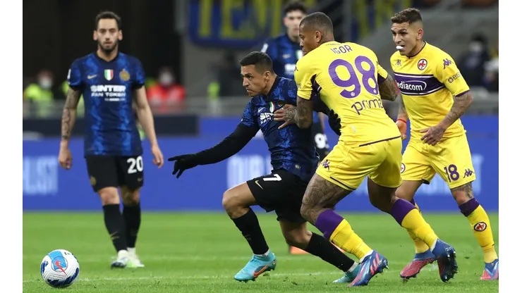 Alexis Sánchez es respaldado por Antonio Cassano.