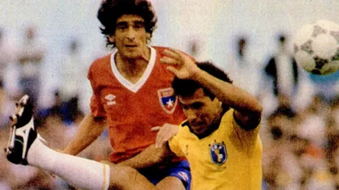 Manuel Pellegrini no le da espacios al reputado Careca en el empate entre Chile y Brasil en el estadio Pinheirao de Curitiba, el 7 de mayo de 1986