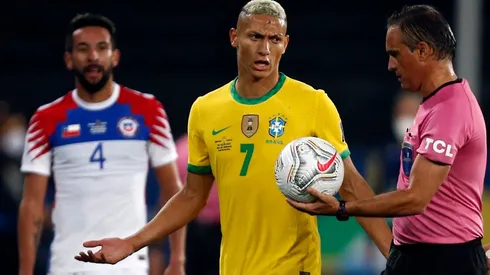 Richarlison no se caracteriza por hacer muchos amigos, pero ante Chile espera ganarse el cariño de todos