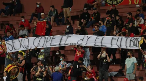 El lienzo desplegado en la barra de Unión Española con la molestia de sus hinchas.