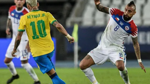 Vidal vuelve a jugar por la Roja tras la suspensión