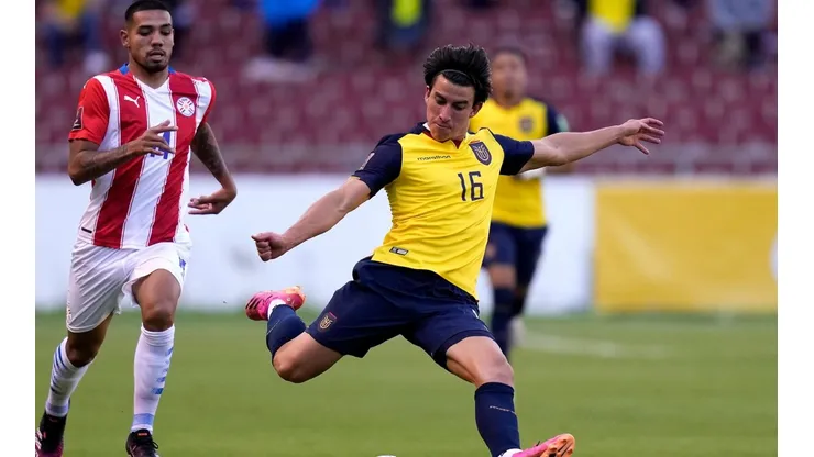 Ecuador busca firmar los pasajes a Qatar 2022, visitando a los guaraníes.