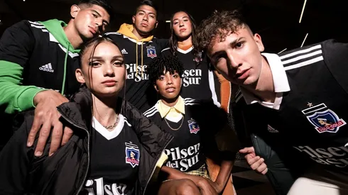 Con una producción que incluyó valores masculinos y femeninos, Colo Colo presentó su nueva camiseta away adidas de color negro
