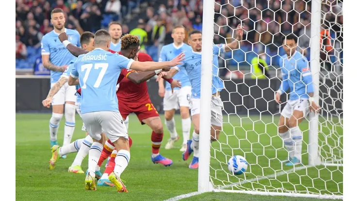 El madrugador gol de la Roma contra Lazio en el clásico.