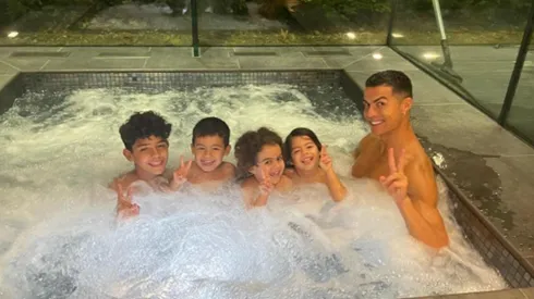 El Bicho festejó junto a sus cuatro pequeños.