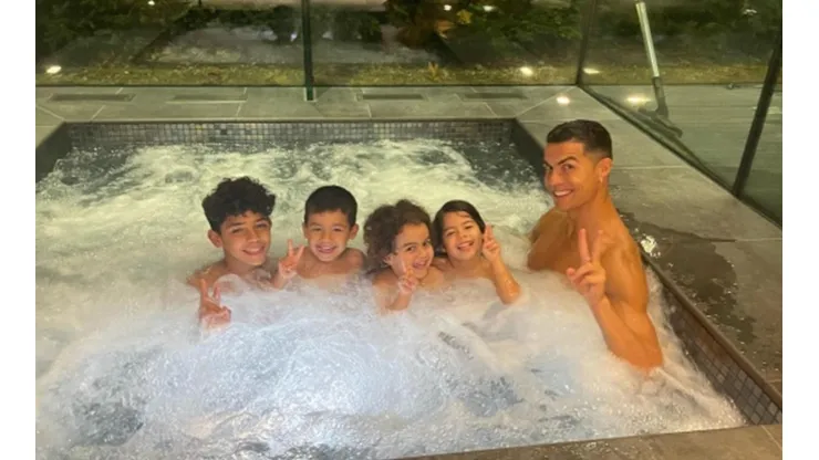 El Bicho festejó junto a sus cuatro pequeños.