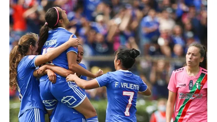 La U Fem vence a Palestino con golazo de Dani Zamora en su redebut
