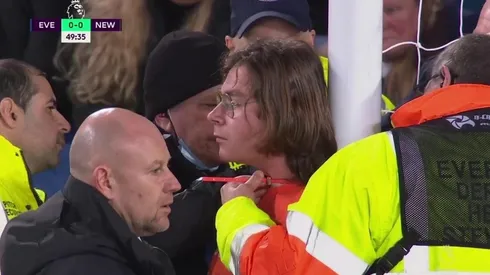Una protesta muy rara se vivió en el partido entre Everton y Newcastle.