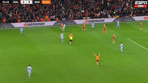 Los hinchas de Galatasaray se la tomaron con Jordi Alba.