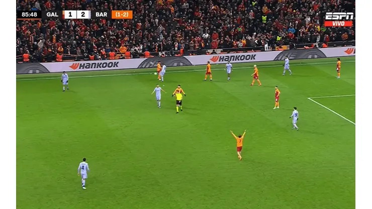 Los hinchas de Galatasaray se la tomaron con Jordi Alba.