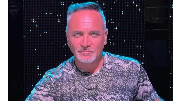 Luis Jara en Rojo.
