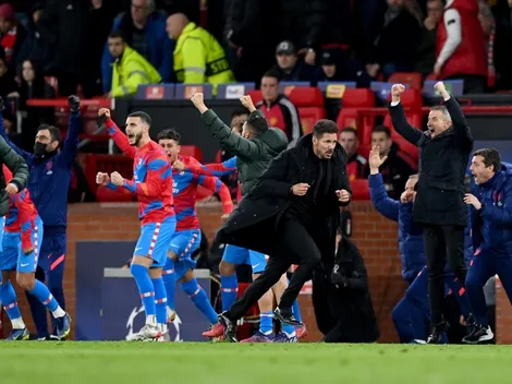 United inicia investigación tras ola de botellazos contra Simeone