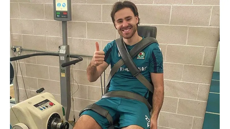 Ben Brereton pisó una cancha por primera vez el domingo pasado y la selección chilena espera que viaje desde Inglaterra lo antes posible