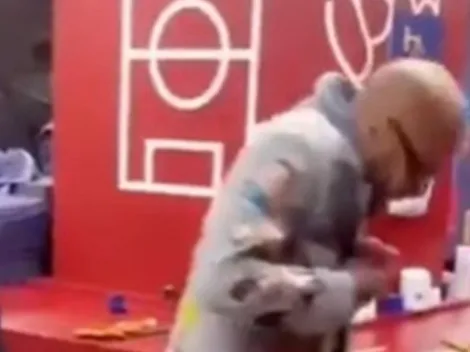 Pique aparece completamente desnudo tras descuido de Auba