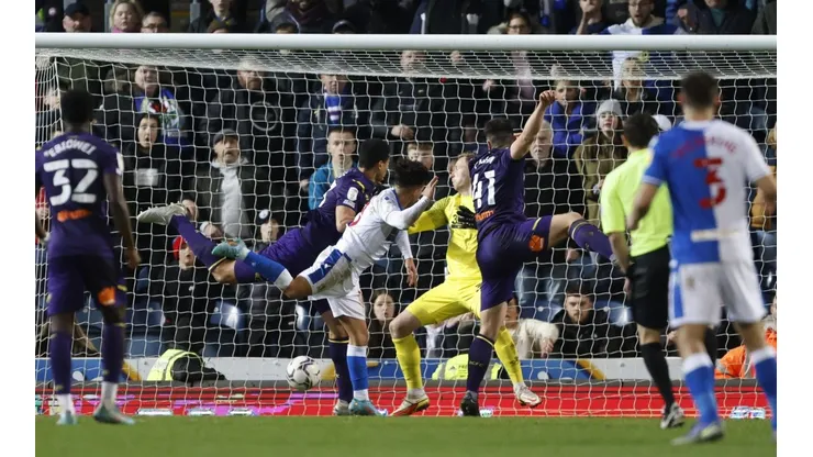Blackburn dio vuelta en partido en su estadio