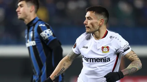 Charles Aránguiz anotó un gol en la ida ante Atalanta.