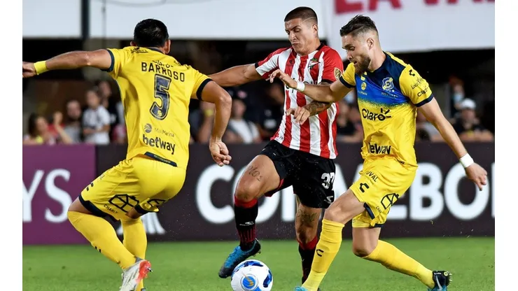 Everton se despide de la Copa Libertadores tras la derrota en la revancha contra Estudiantes.