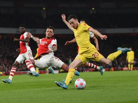 Liverpool le pisa los talones al City al ganarle al Arsenal