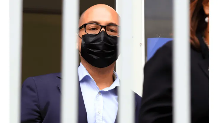 Nicolás López saliendo del Tribunal Oral de Viña del Mar.