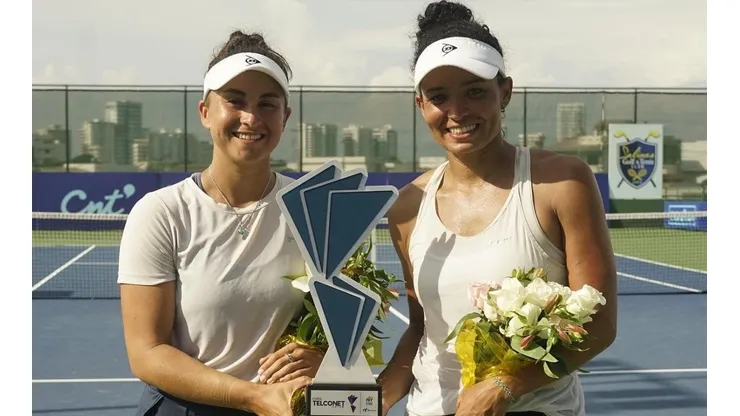 Bárbara Gatica es campeona de singles y dobles en torneo en Salinas