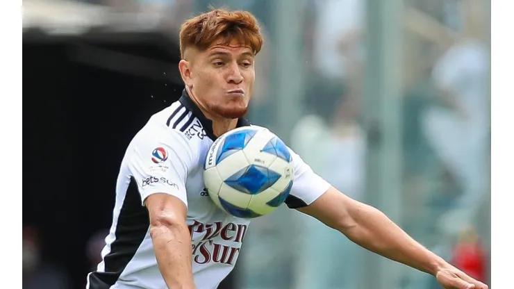 Leonardo Gil comandará el mediocampo de Colo Colo ante Antofagasta.