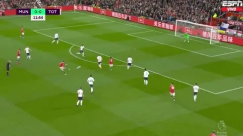 Ronaldo sacó a relucir su tremenda calidad y se despachó un verdadero golazo para que el Manchester United tomara ventaja sobre los Spurs.