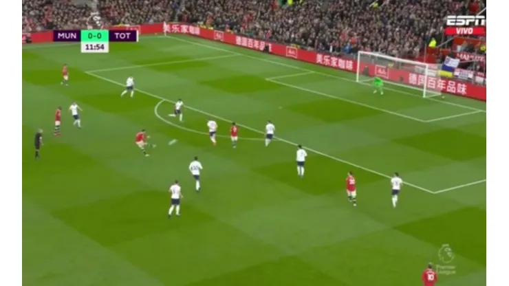 Ronaldo sacó a relucir su tremenda calidad y se despachó un verdadero golazo para que el Manchester United tomara ventaja sobre los Spurs.