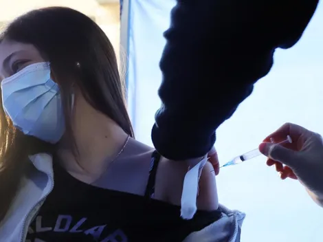 Revisa los horarios y vacunatorios abiertos este fin de semana en la RM