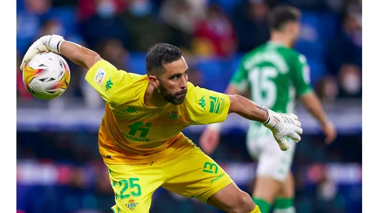 Bravo viene de ser figura en Europa League.