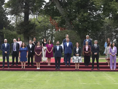 Gabriel Boric se toma la fotografía oficial con Ministros