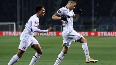 Golazo de Charles Aránguiz en la ida de los octavos de final de la Europa League.