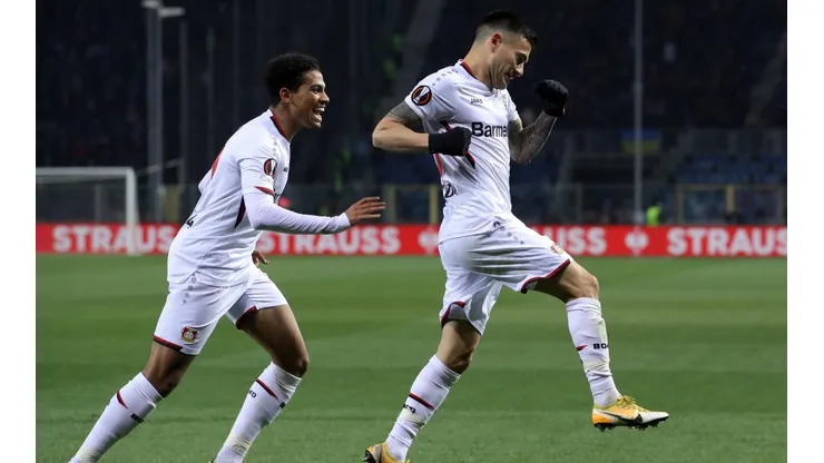 Golazo de Charles Aránguiz en la ida de los octavos de final de la Europa League.