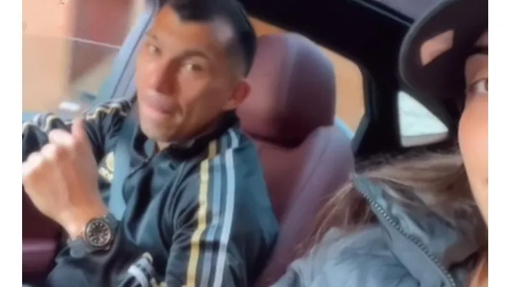 Gary Medel recorrió las calles de Italia con Los Prisioneros a todo volumen