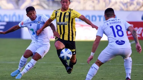 Osvaldo Hurtado no pasó de la tercera derrota consecutiva de Santa Cruz, el lunes ante Fernández Vial