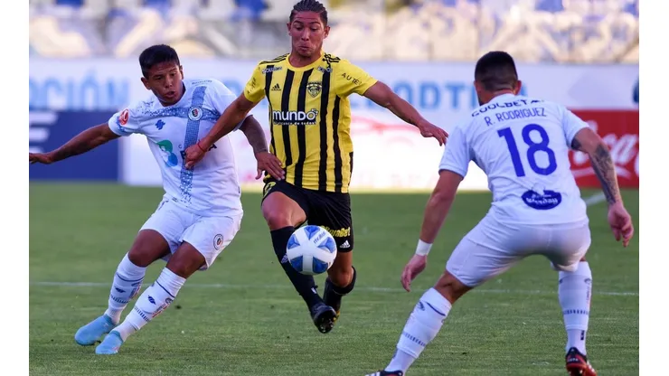 Osvaldo Hurtado no pasó de la tercera derrota consecutiva de Santa Cruz, el lunes ante Fernández Vial