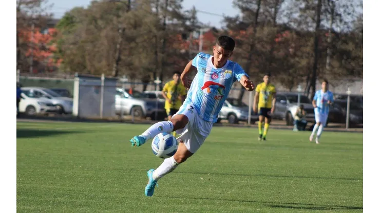 Magallanes se aferra al primer lugar de la clasificación en la Primera B.
