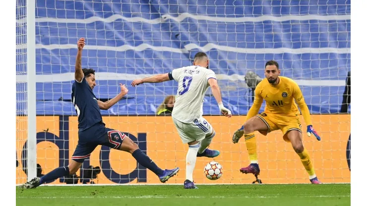 Karim Benzema brilló con los tres goles que le dieron el pase al Real Madrid.
