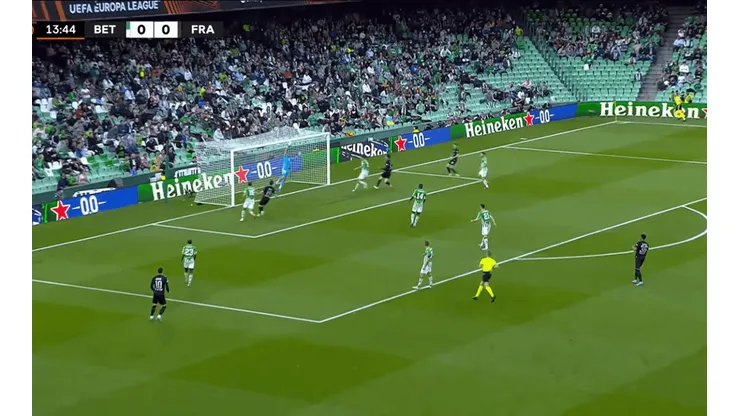 Claudio Bravo recibió un gol tempranero en Europa League.