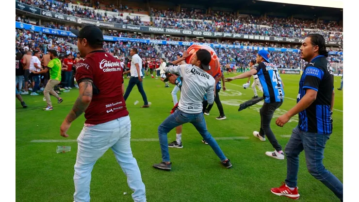 Castigo económico y sanciones para los hinchas visitantes y locales son parte de las duras sanciones que recibió Querétaro.
