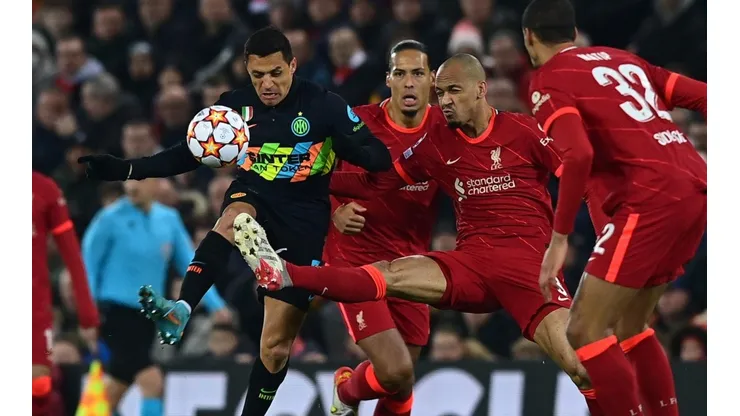 Alexis Sánchez fue de los mejores del partido, pero una roja parece haber nublado todo lo que hizo