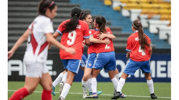 La Roja Fem Sub-17 golea a Perú y está casi clasificada a la fase final