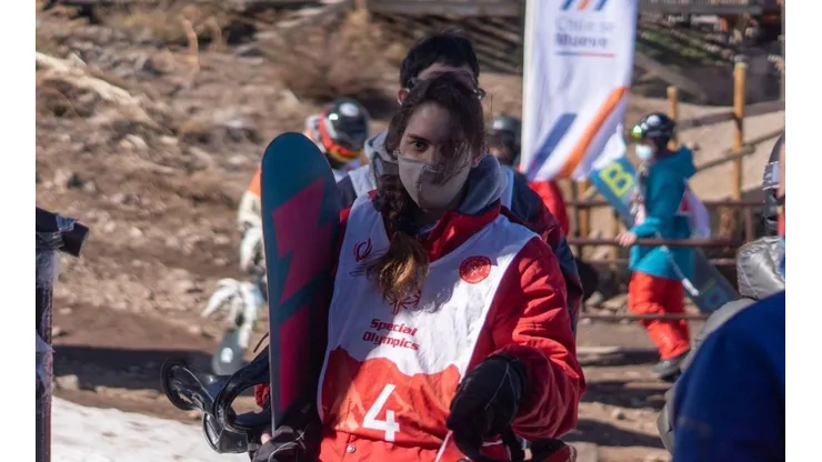 Teresita Lira en una competencia de Snowboard.
