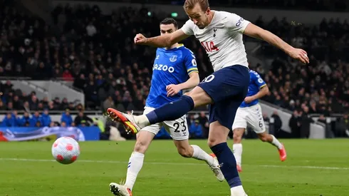 Kane marcó el quinto del Tottenham con una impecable volea