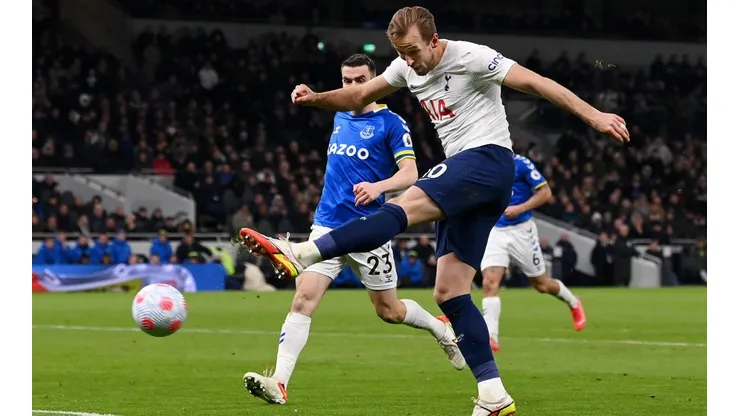Kane marcó el quinto del Tottenham con una impecable volea