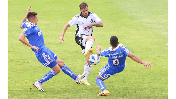 Colo Colo derrotó por goleada a Universidad de Chile y completará 20 años y medio sin perder el Superclásico en casa