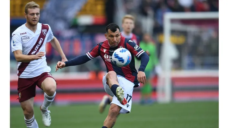 Medel fue titular en empate del Bologna