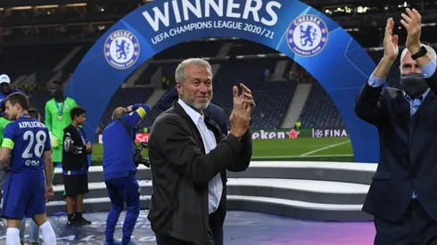 El dueño del Chelsea decidió vender el Chelsea y ya ha recibido varias ofertas, y recientemente ha rechazado una por un millonario monto.